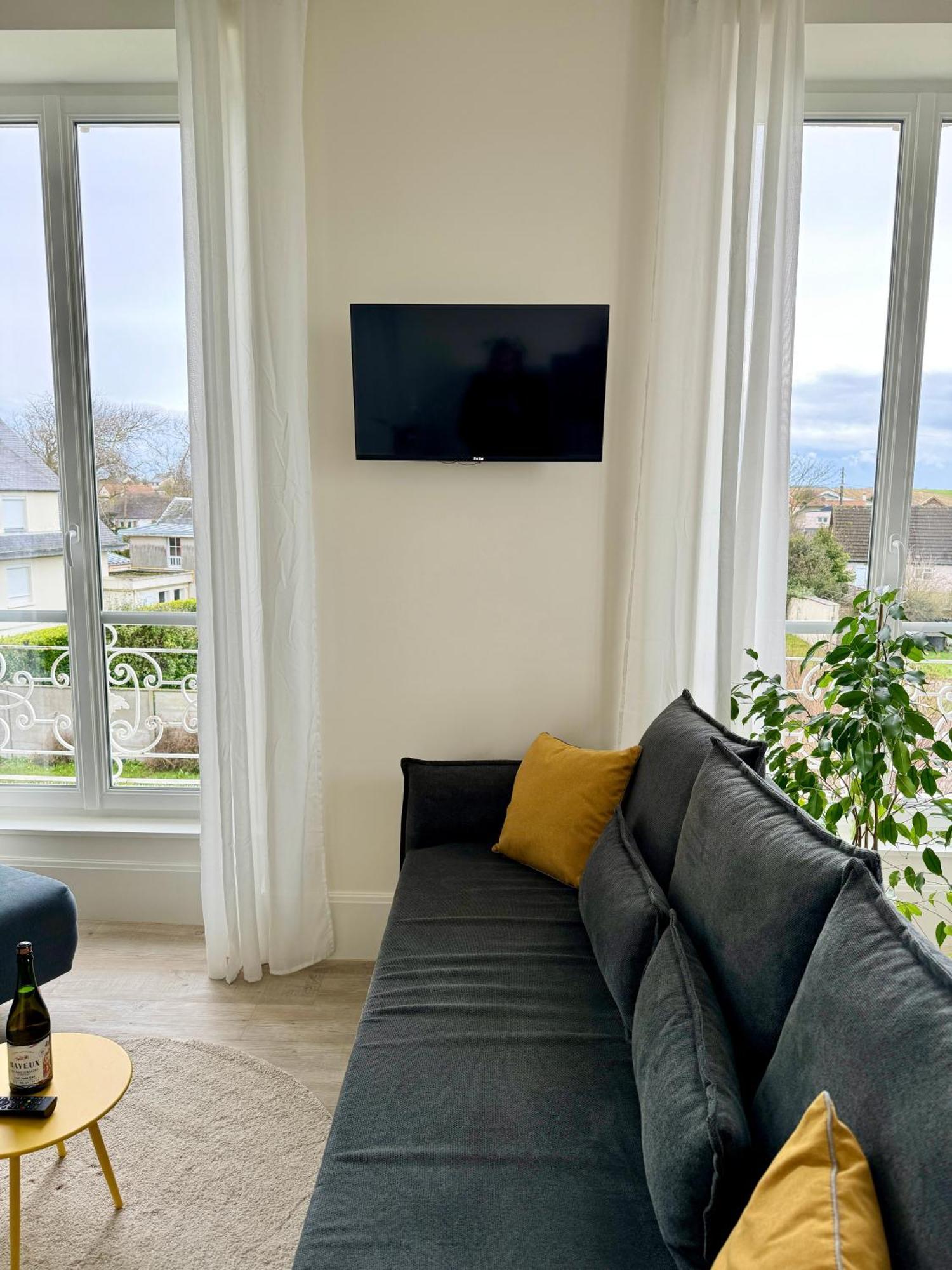 Sunny Apt On D-Day Beach With Parking Saint-Côme-de-Fresné Екстериор снимка