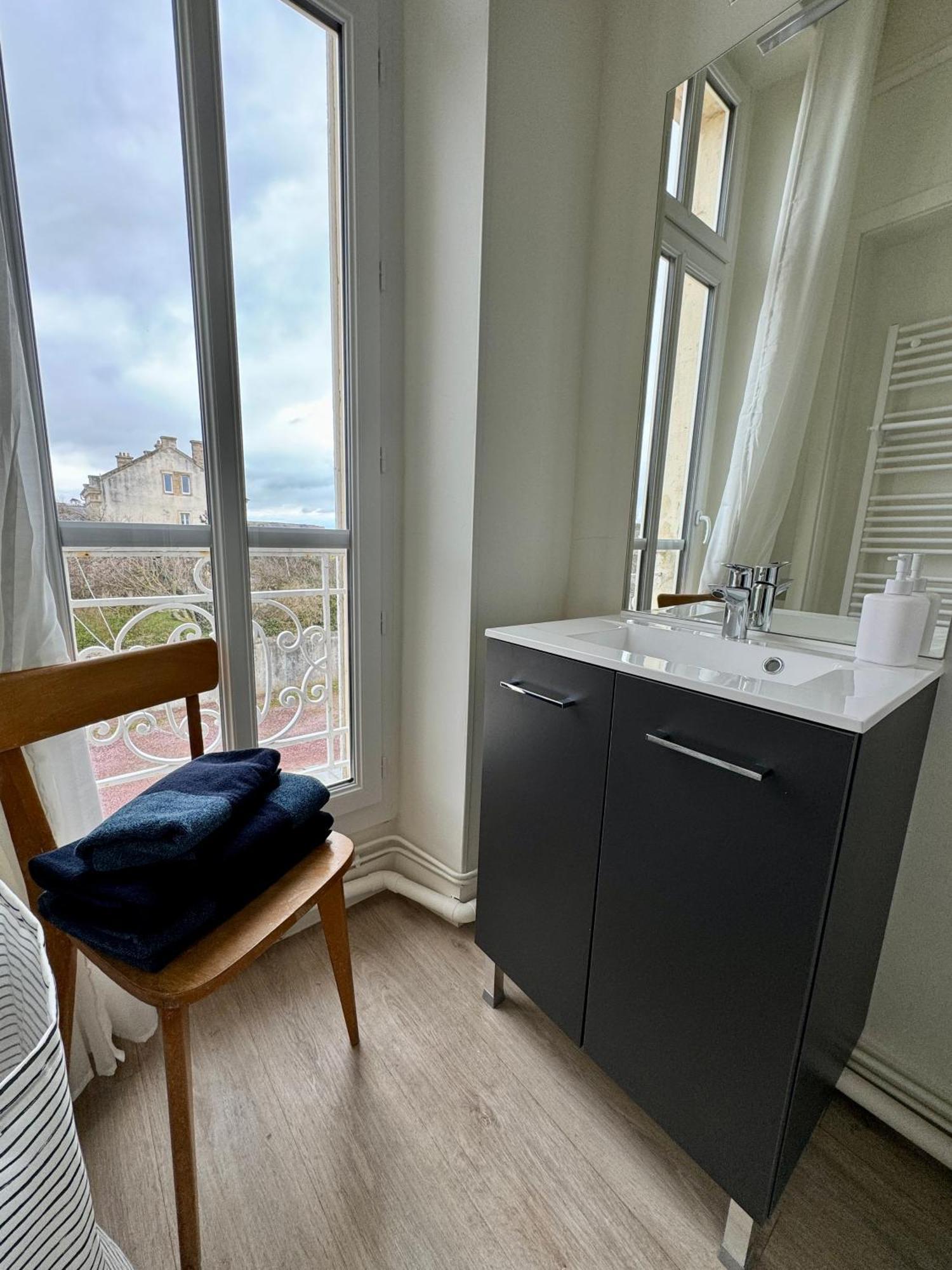 Sunny Apt On D-Day Beach With Parking Saint-Côme-de-Fresné Екстериор снимка